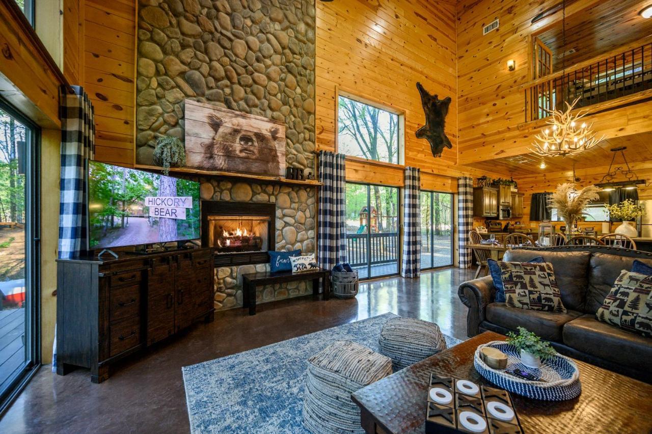 Hickory Bear - Cabin Surrounded By Pines, Sleeps 10, Hot Tub, Fire Pit, Arcade, Foosball Table & Deck Slide Броукън Боу Екстериор снимка