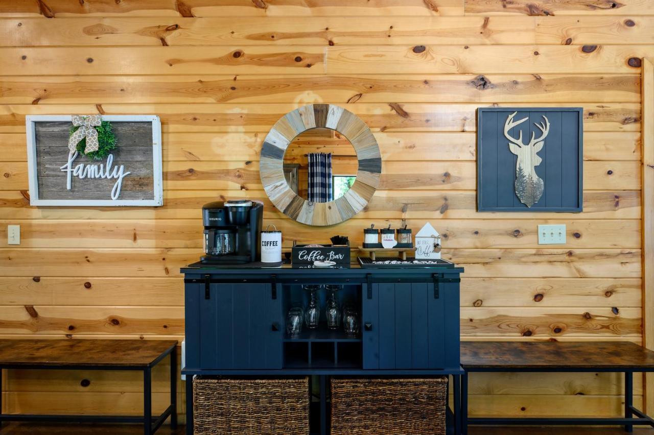 Hickory Bear - Cabin Surrounded By Pines, Sleeps 10, Hot Tub, Fire Pit, Arcade, Foosball Table & Deck Slide Броукън Боу Екстериор снимка