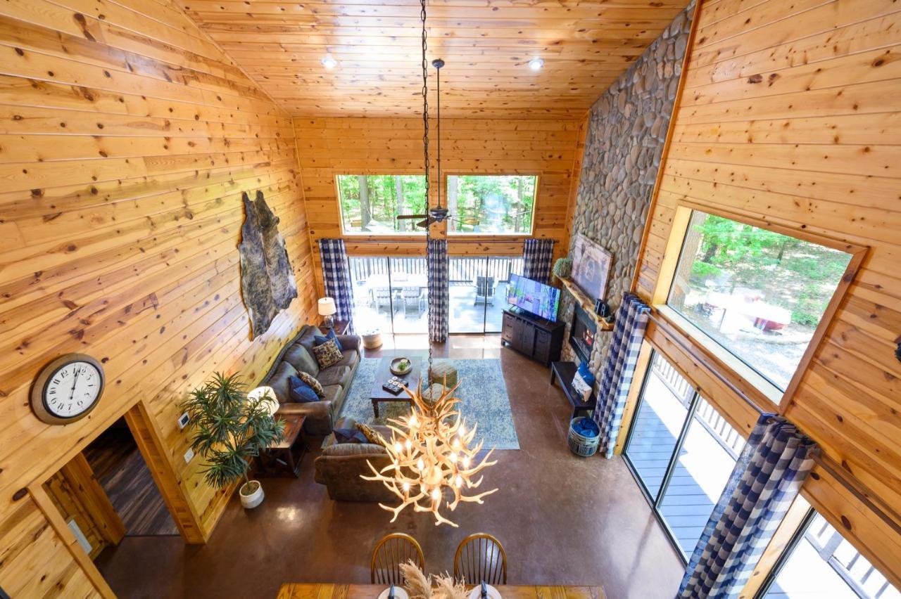 Hickory Bear - Cabin Surrounded By Pines, Sleeps 10, Hot Tub, Fire Pit, Arcade, Foosball Table & Deck Slide Броукън Боу Екстериор снимка
