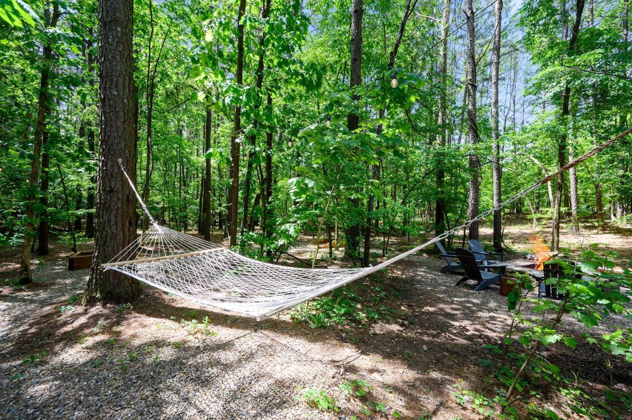 Hickory Bear - Cabin Surrounded By Pines, Sleeps 10, Hot Tub, Fire Pit, Arcade, Foosball Table & Deck Slide Броукън Боу Екстериор снимка
