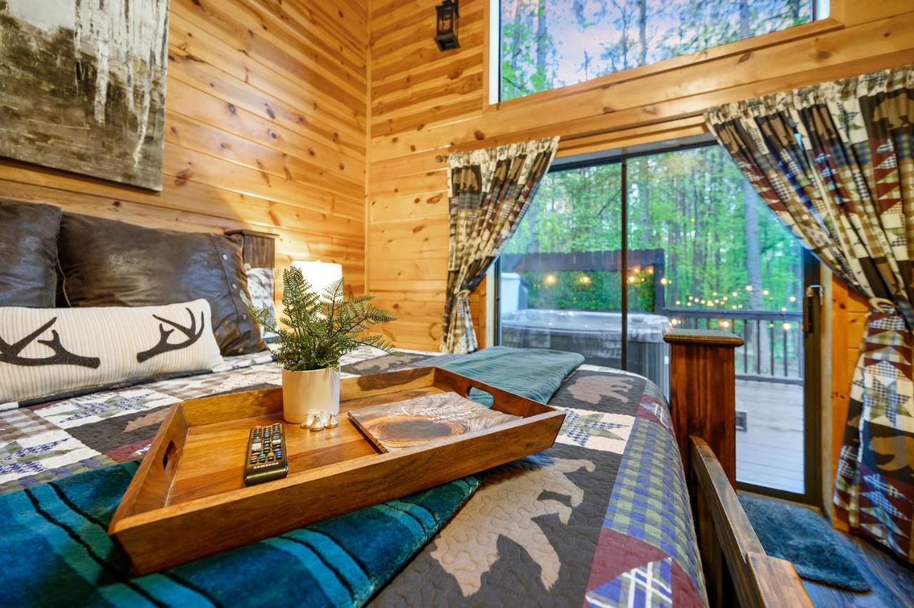 Hickory Bear - Cabin Surrounded By Pines, Sleeps 10, Hot Tub, Fire Pit, Arcade, Foosball Table & Deck Slide Броукън Боу Екстериор снимка