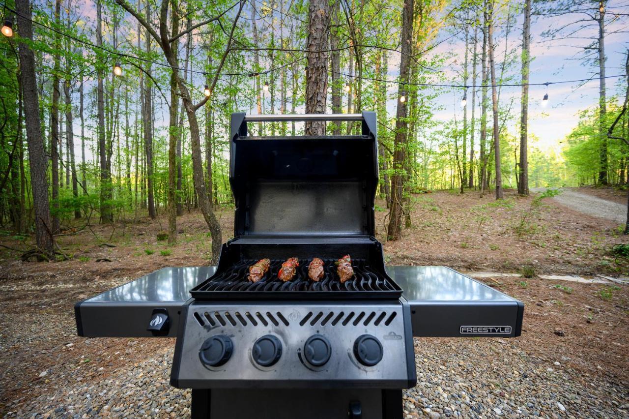 Hickory Bear - Cabin Surrounded By Pines, Sleeps 10, Hot Tub, Fire Pit, Arcade, Foosball Table & Deck Slide Броукън Боу Екстериор снимка