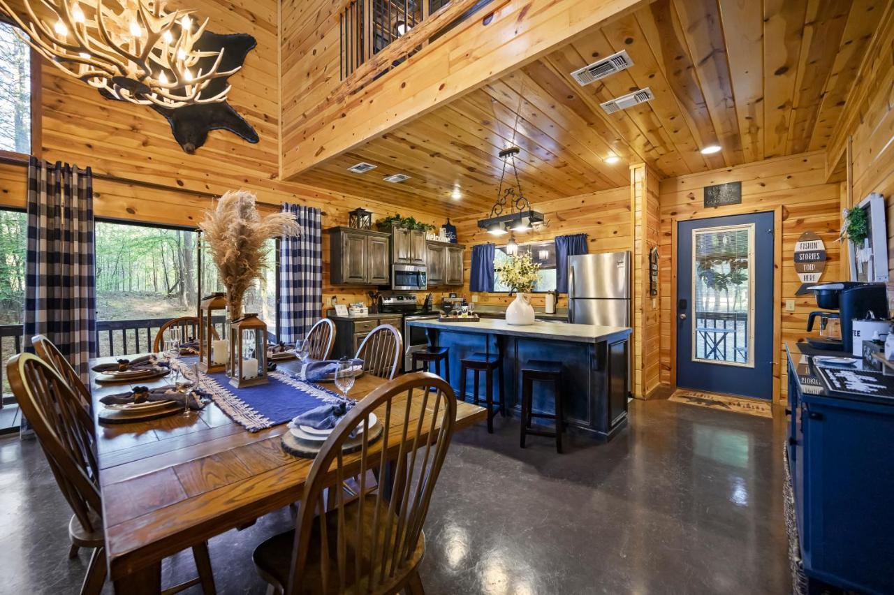 Hickory Bear - Cabin Surrounded By Pines, Sleeps 10, Hot Tub, Fire Pit, Arcade, Foosball Table & Deck Slide Броукън Боу Екстериор снимка