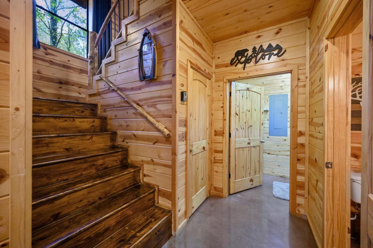 Hickory Bear - Cabin Surrounded By Pines, Sleeps 10, Hot Tub, Fire Pit, Arcade, Foosball Table & Deck Slide Броукън Боу Екстериор снимка