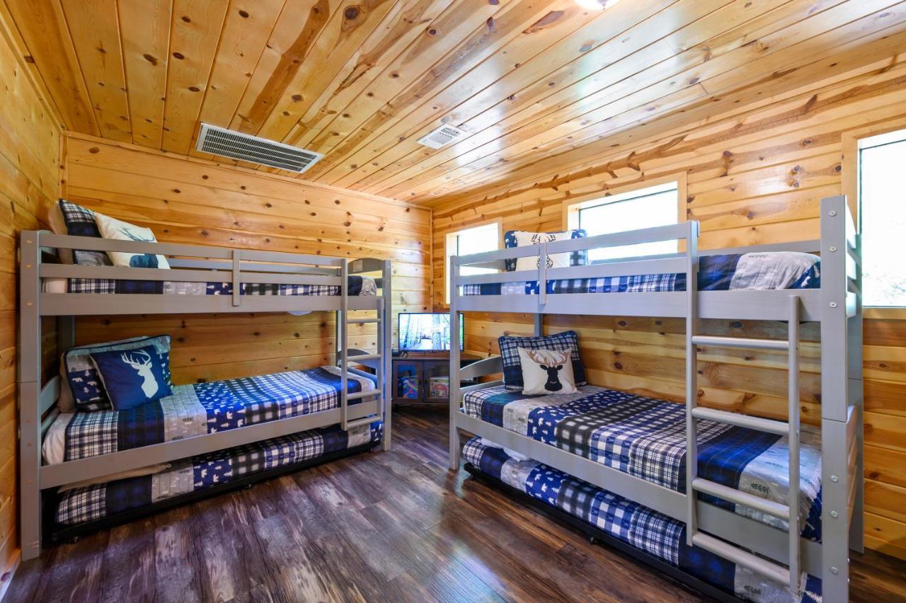 Hickory Bear - Cabin Surrounded By Pines, Sleeps 10, Hot Tub, Fire Pit, Arcade, Foosball Table & Deck Slide Броукън Боу Екстериор снимка