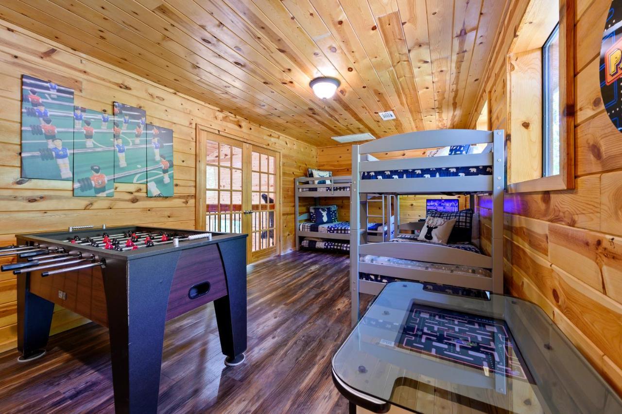 Hickory Bear - Cabin Surrounded By Pines, Sleeps 10, Hot Tub, Fire Pit, Arcade, Foosball Table & Deck Slide Броукън Боу Екстериор снимка