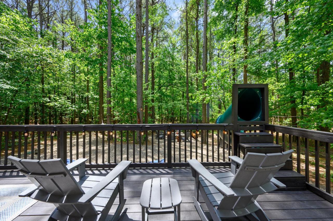 Hickory Bear - Cabin Surrounded By Pines, Sleeps 10, Hot Tub, Fire Pit, Arcade, Foosball Table & Deck Slide Броукън Боу Екстериор снимка