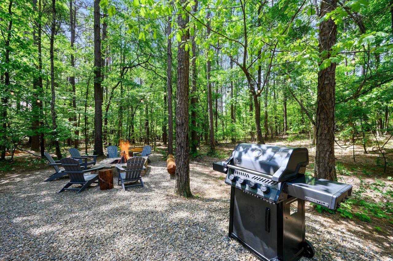 Hickory Bear - Cabin Surrounded By Pines, Sleeps 10, Hot Tub, Fire Pit, Arcade, Foosball Table & Deck Slide Броукън Боу Екстериор снимка