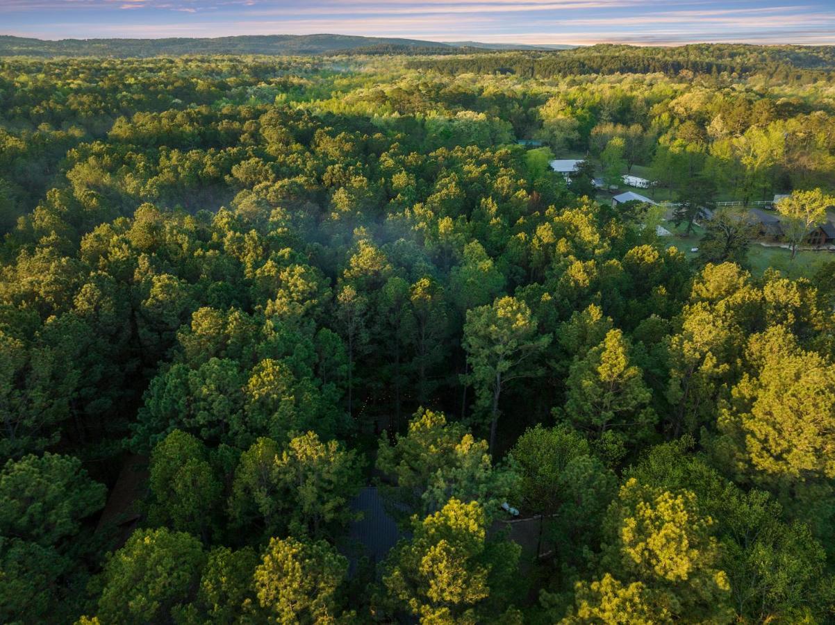 Hickory Bear - Cabin Surrounded By Pines, Sleeps 10, Hot Tub, Fire Pit, Arcade, Foosball Table & Deck Slide Броукън Боу Екстериор снимка