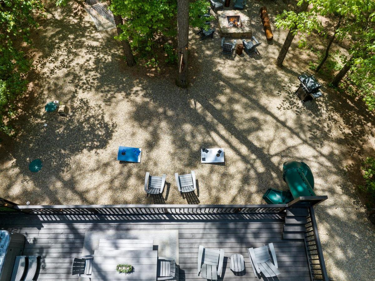Hickory Bear - Cabin Surrounded By Pines, Sleeps 10, Hot Tub, Fire Pit, Arcade, Foosball Table & Deck Slide Броукън Боу Екстериор снимка