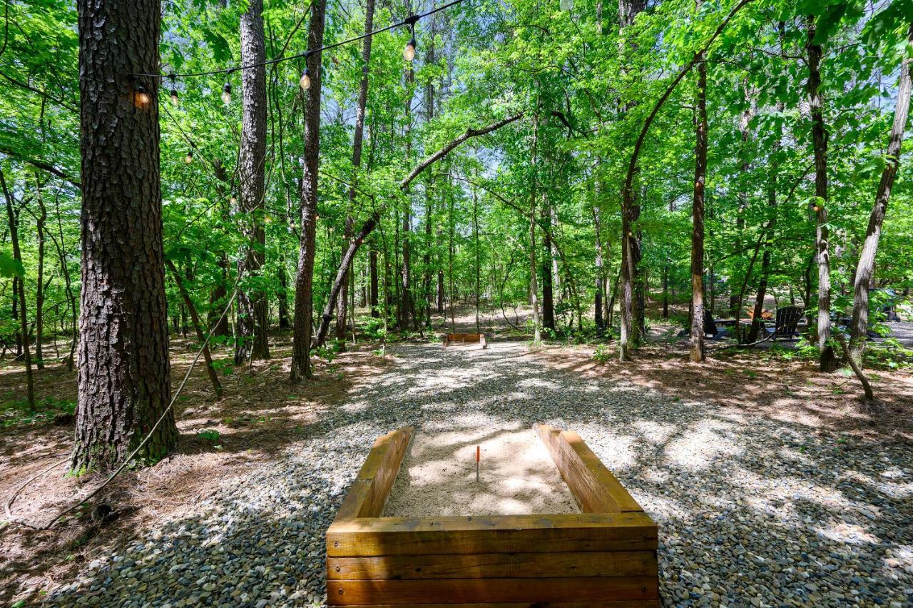 Hickory Bear - Cabin Surrounded By Pines, Sleeps 10, Hot Tub, Fire Pit, Arcade, Foosball Table & Deck Slide Броукън Боу Екстериор снимка