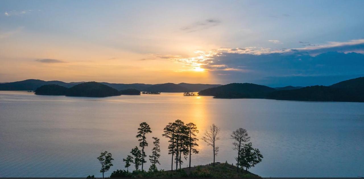 Hickory Bear - Cabin Surrounded By Pines, Sleeps 10, Hot Tub, Fire Pit, Arcade, Foosball Table & Deck Slide Броукън Боу Екстериор снимка